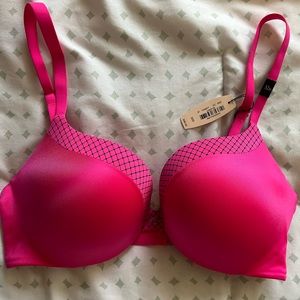 Victoria’s Secret 32D Incredible Push-Up Bra